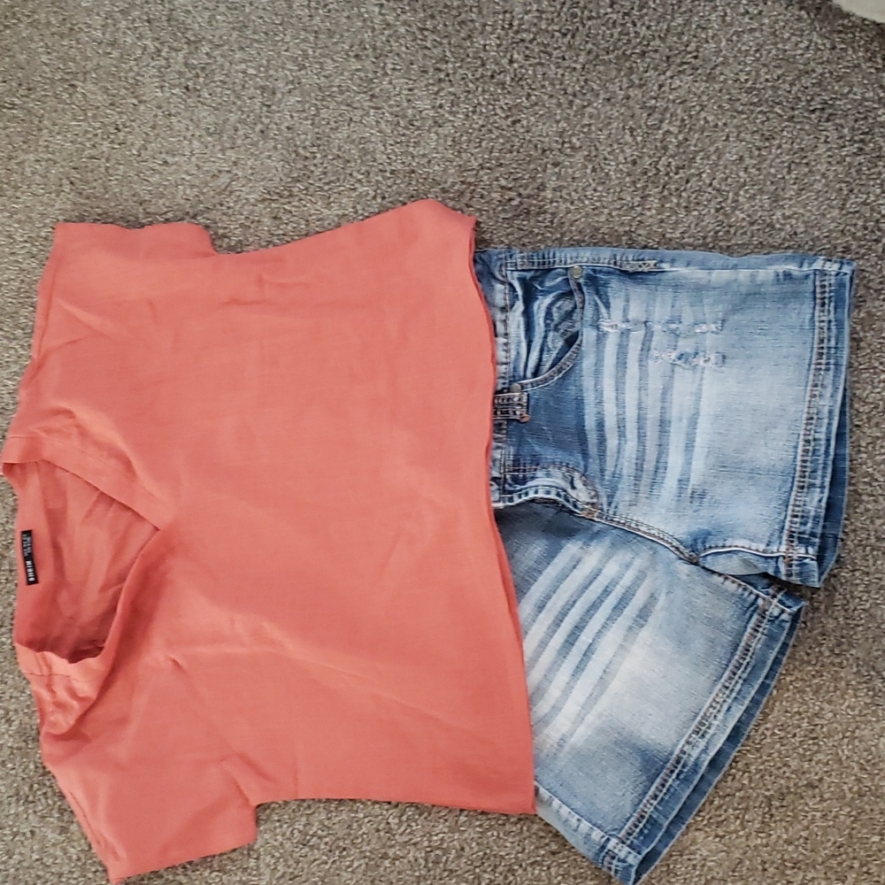 Maurices shorts 13/14 and Shein crop xl outfit